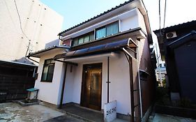 福井駅裏ハウス325貸切民泊 一日一組限定 駅から徒歩7分家族連れ団体様歓迎 安い